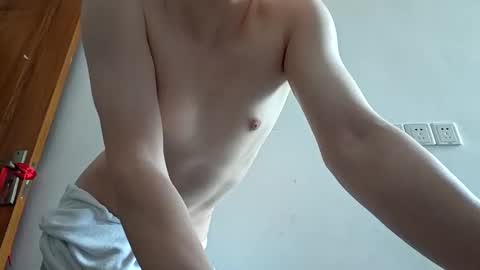 Snapshot of keepitsecret05 chatting on February 16, 2:20 am Eliot online show from February 16, 2:20 am