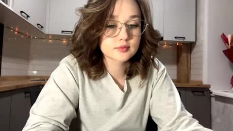 Snapshot of keeshatenn chatting on February 21, 11:11 am Velma online show from February 21, 11:11 am