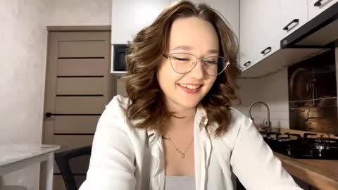 Snapshot of keeshatenn chatting on February 25, 10:47 am Velma online show from February 25, 10:47 am