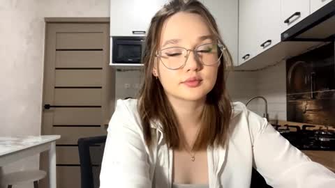 Snapshot of keeshatenn chatting on March 2, 10:11 am Velma online show from March 2, 10:11 am