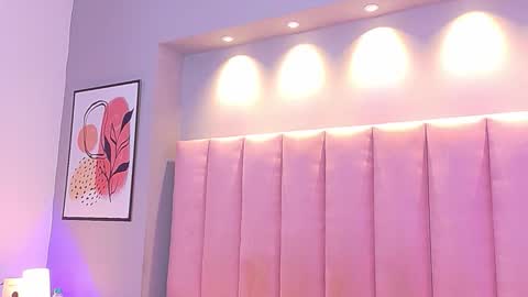 Keily Ross online show from October 29, 8:43 pm