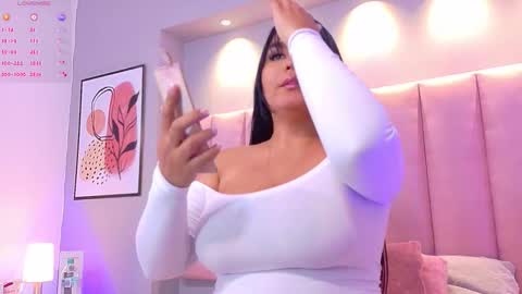 Keily Ross online show from November 15, 9:32 pm