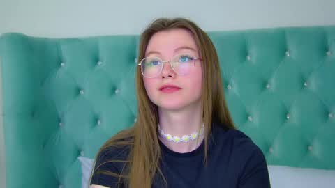 Keira online show from March 1, 9:15 pm