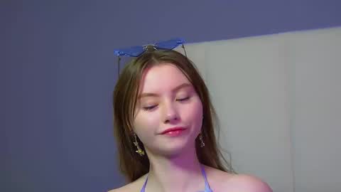 Keira online show from October 2, 6:15 pm