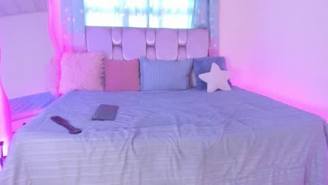 Keisy  online show from February 24, 2:15 pm