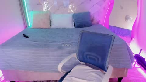 Keisy  online show from April 17, 1:58 pm