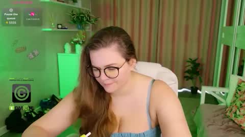 kellielowie online show from March 13, 7:04 am