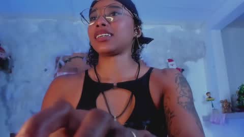 Snapshot of kelly__thomson chatting on December 27, 11:42 pm kelly__thomson online show from December 27, 11:42 pm