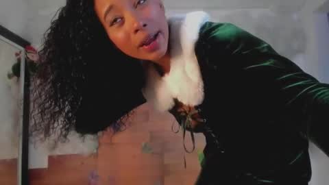 Snapshot of kelly__thomson chatting on December 28, 9:30 pm kelly__thomson online show from December 28, 9:30 pm