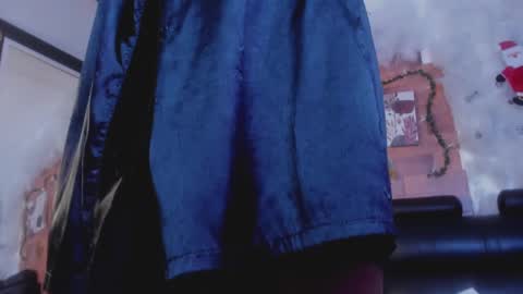 Snapshot of kelly__thomson chatting on December 30, 12:11 am kelly__thomson online show from December 30, 12:11 am