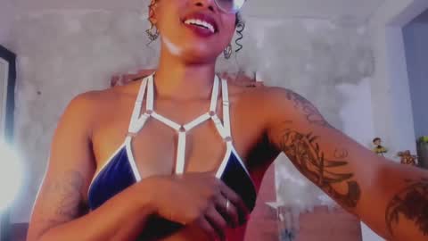 Snapshot of kelly__thomson chatting on January 2, 10:01 pm kelly__thomson online show from January 2, 10:01 pm