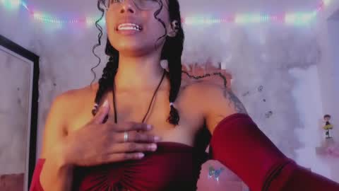 Snapshot of kelly__thomson chatting on January 5, 10:29 pm kelly__thomson online show from January 5, 10:29 pm