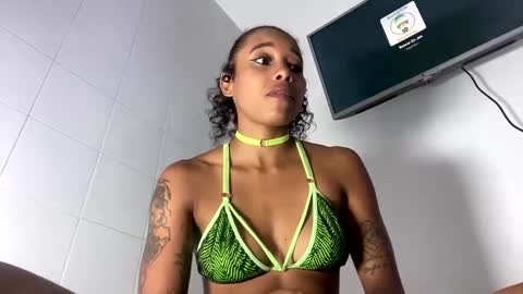 Snapshot of kelly__thomson chatting on January 15, 12:41 am kelly__thomson online show from January 15, 12:41 am