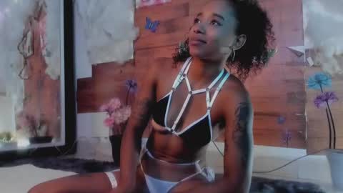 Snapshot of kelly__thomson chatting on January 20, 1:18 am kelly__thomson online show from January 20, 1:18 am