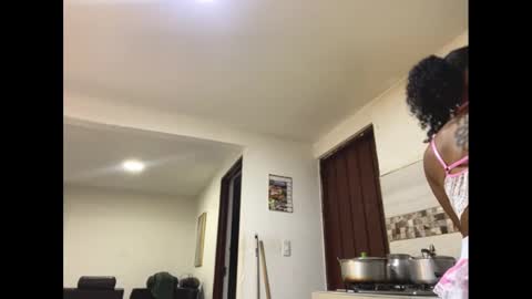 Snapshot of kelly__thomson chatting on January 25, 1:32 am kelly__thomson online show from January 25, 1:32 am