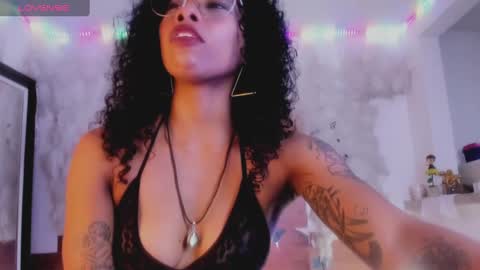 Snapshot of kelly__thomson chatting on February 4, 9:20 pm kelly__thomson online show from February 4, 9:20 pm