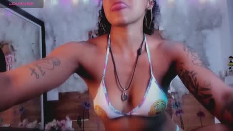 Snapshot of kelly__thomson chatting on February 6, 9:49 pm kelly__thomson online show from February 6, 9:49 pm