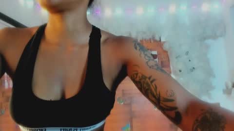 Snapshot of kelly__thomson chatting on February 9, 2:29 pm kelly__thomson online show from February 9, 2:29 pm