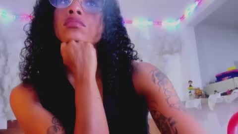 Snapshot of kelly__thomson chatting on February 12, 12:48 am kelly__thomson online show from February 12, 12:48 am