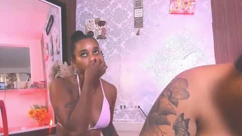 Snapshot of kelly__thomson chatting on September 16, 9:16 pm kelly__thomson online show from September 16, 9:16 pm