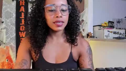 Snapshot of kelly__thomson chatting on October 30, 10:43 pm kelly__thomson online show from October 30, 10:43 pm