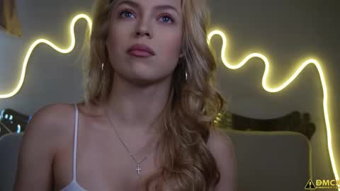 Snapshot of kelly_peachpiee chatting on October 10, 5:28 am Kelly online show from October 10, 5:28 am