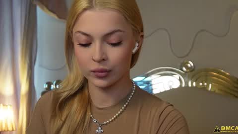 Snapshot of kelly_peachpiee chatting on October 24, 5:37 am Kelly online show from October 24, 5:37 am