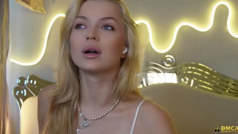 Snapshot of kelly_peachpiee chatting on October 25, 5:37 am Kelly online show from October 25, 5:37 am