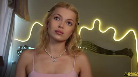 Snapshot of kelly_peachpiee chatting on November 5, 5:40 am Kelly online show from November 5, 5:40 am