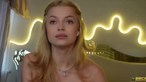 Snapshot of kelly_peachpiee chatting on November 6, 5:30 am Kelly online show from November 6, 5:30 am