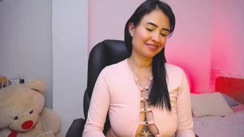 Snapshot of kelly_richardson1 chatting on February 19, 4:23 am elena online show from February 19, 4:23 am