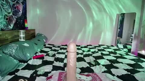 Kelly online show from December 2, 5:15 am