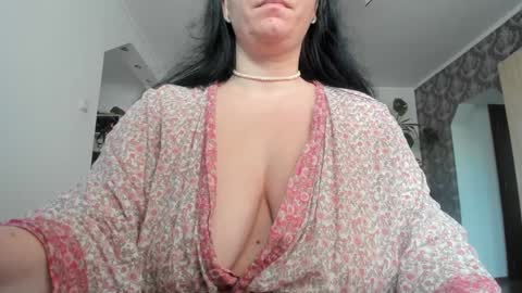 Snapshot of kellymorgan_ chatting on January 31, 12:07 pm Monday - Friday  08 am - 3 pm GMT 3 online show from January 31, 12:07 pm