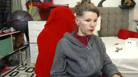 kelly online show from February 11, 10:18 pm