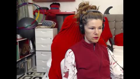 kelly online show from February 13, 9:27 pm