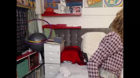 kelly online show from February 15, 8:33 pm