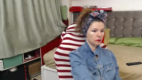 kelly online show from December 4, 3:49 am