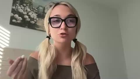 Kelsey Blu online show from April 13, 10:59 pm