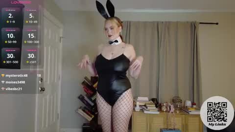 Snapshot of kelseyg23 chatting on October 27, 6:45 pm Kelsey online show from October 27, 6:45 pm