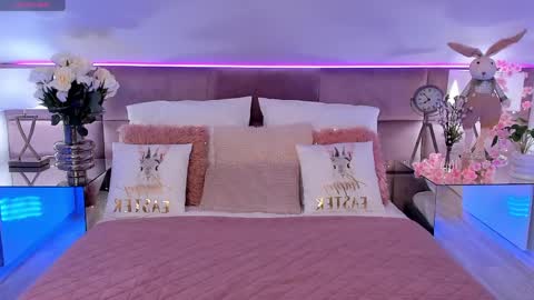 kelsi_di online show from April 2, 5:05 am