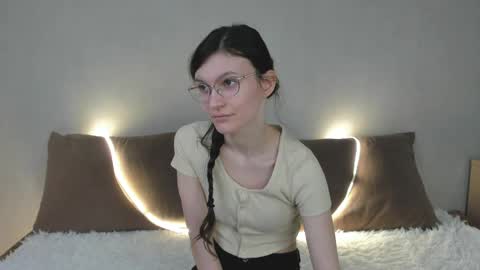 Kelsirabenold online show from April 2, 5:16 am