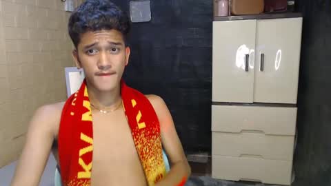 Snapshot of ken_bigcockxx chatting on February 5, 3:52 pm Ken online show from February 5, 3:52 pm