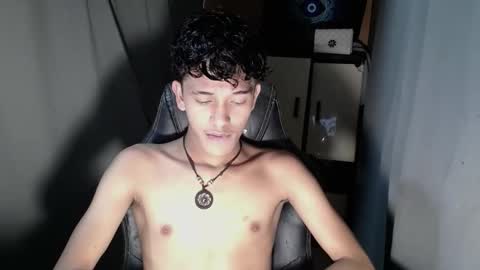 Snapshot of ken_bigcockxx chatting on October 23, 10:25 am Ken online show from October 23, 10:25 am