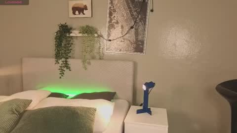   online show from October 6, 11:40 am