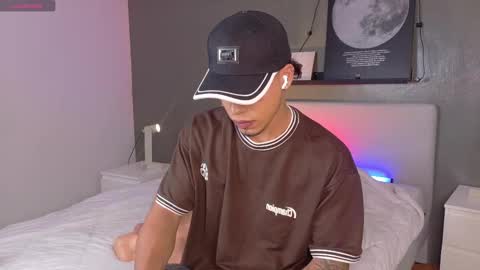   online show from November 8, 11:32 am