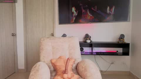      online show from November 11, 12:38 pm