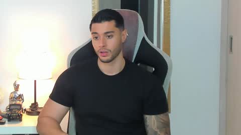 Snapshot of ken_mailik chatting on May 25, 11:33 pm ken_mailik online show from May 25, 11:33 pm
