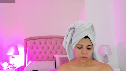 Snapshot of kendall__fox chatting on November 11, 6:35 am Kendall online show from November 11, 6:35 am