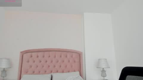 Snapshot of kendall__fox chatting on November 23, 6:24 am Kendall online show from November 23, 6:24 am