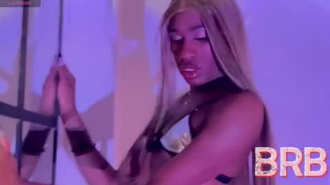 Snapshot of kendallgil_ chatting on October 27, 5:00 am kendallgil_ online show from October 27, 5:00 am